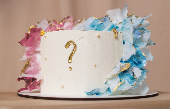 Gender reveal taart voor de grote onthulling